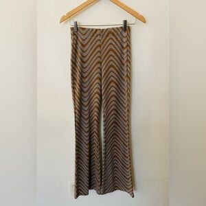 Urban Outfitters Bryn Pull-On Flare Pants wavy 70's-inspired pattern Size Small
